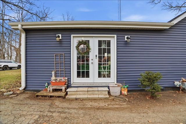 N1142 Walnut ROAD, Genoa City, WI 53128