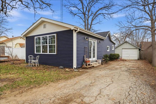 N1142 Walnut ROAD, Genoa City, WI 53128