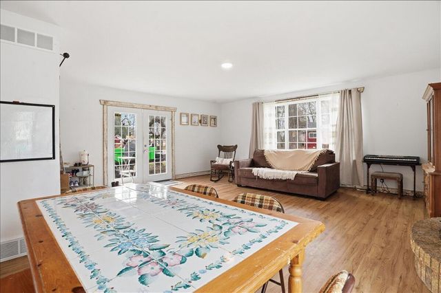 N1142 Walnut ROAD, Genoa City, WI 53128