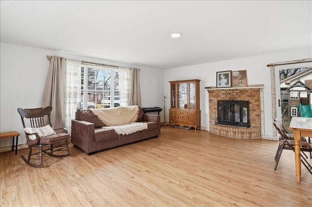 N1142 Walnut ROAD, Genoa City, WI 53128