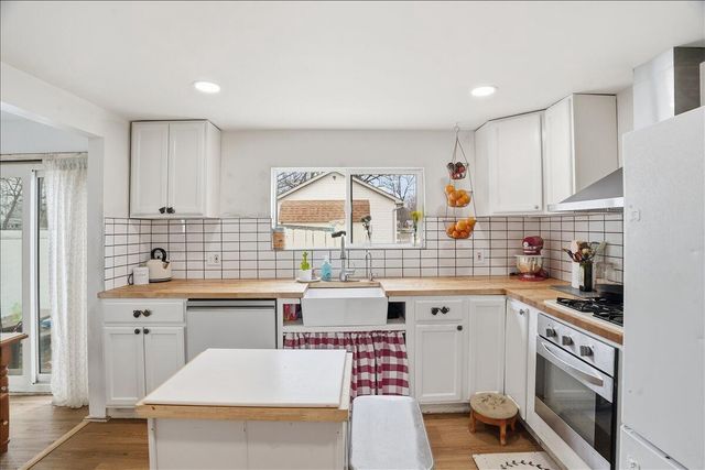 N1142 Walnut ROAD, Genoa City, WI 53128