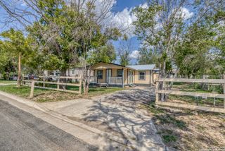 1307 Avenue B, Hondo, TX 78861