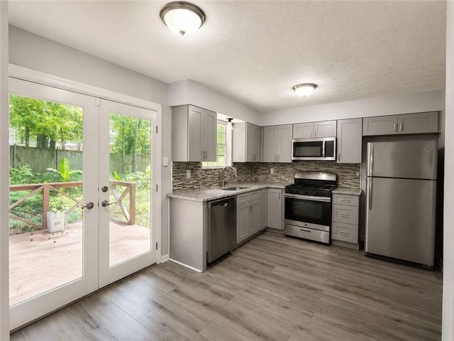 135 Barrington Drive E, Roswell, GA 30076