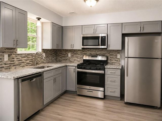 135 Barrington Drive E, Roswell, GA 30076