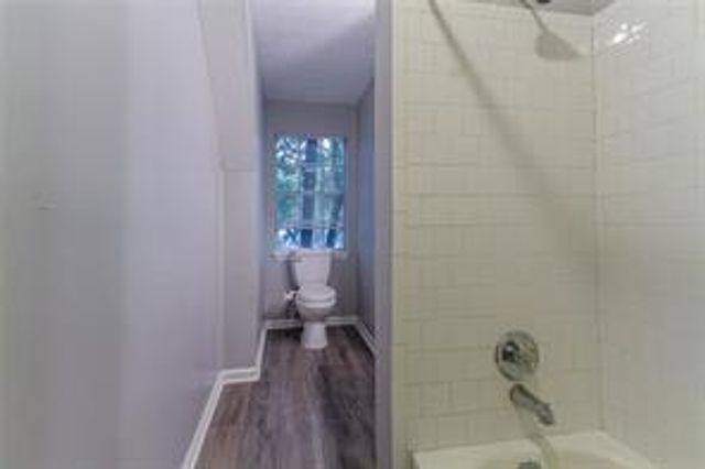 135 Barrington Drive E, Roswell, GA 30076