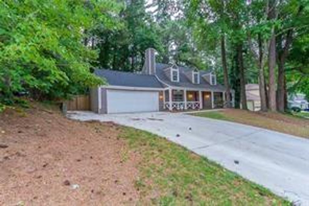 135 Barrington Drive E, Roswell, GA 30076