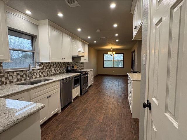 3820 Clover Drive, Alvin, TX 77511