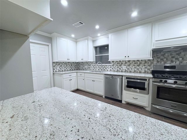 3820 Clover Drive, Alvin, TX 77511