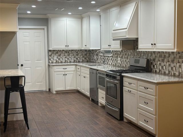 3820 Clover Drive, Alvin, TX 77511