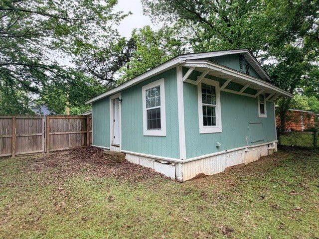 927 W Baker Street, Denison, TX 75020