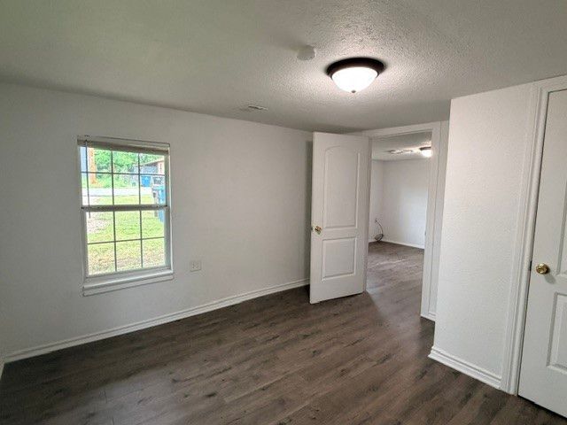 927 W Baker Street, Denison, TX 75020