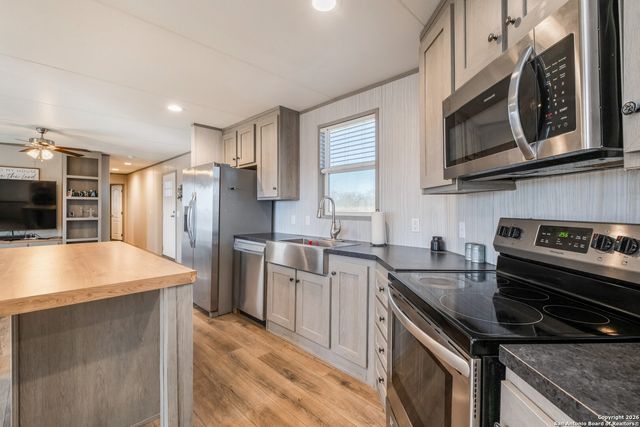 985 County Road 307, Jourdanton, TX 78026