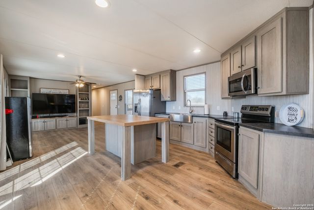 985 County Road 307, Jourdanton, TX 78026