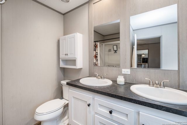 985 County Road 307, Jourdanton, TX 78026