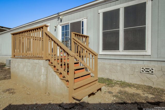 985 County Road 307, Jourdanton, TX 78026