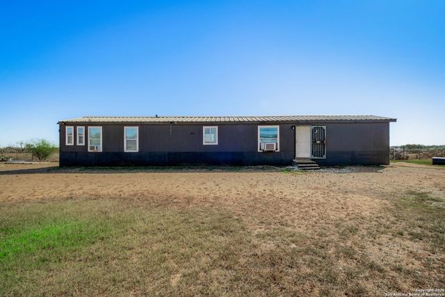 985 County Road 307, Jourdanton, TX 78026