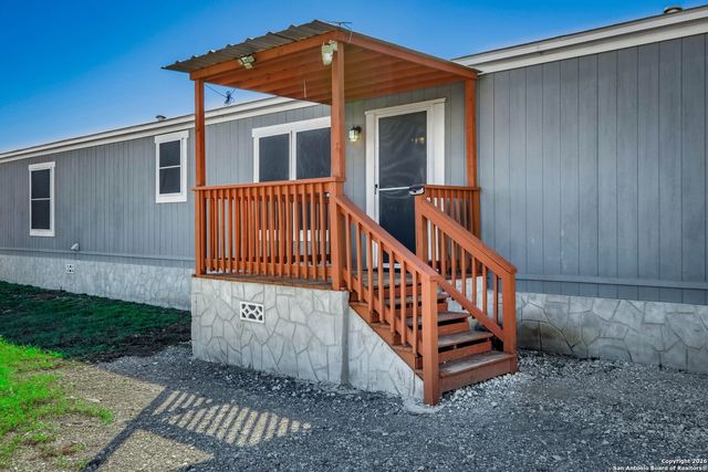 985 County Road 307, Jourdanton, TX 78026