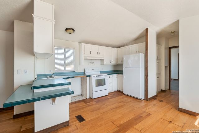 985 County Road 307, Jourdanton, TX 78026