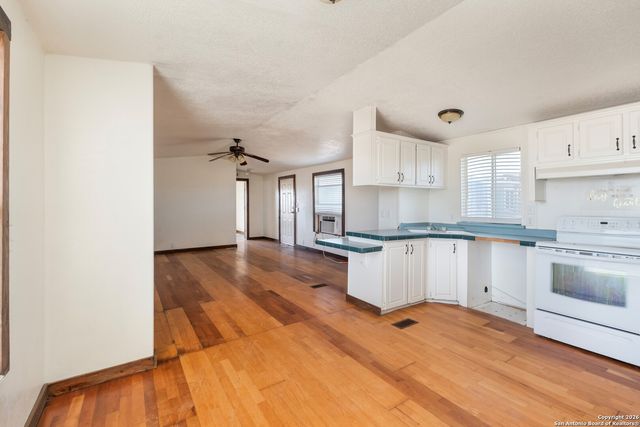 985 County Road 307, Jourdanton, TX 78026