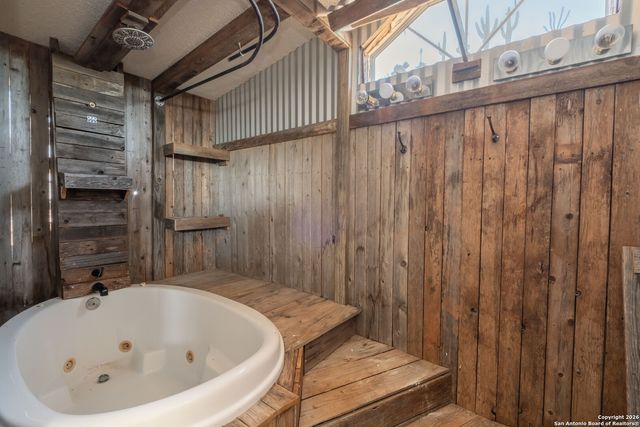 985 County Road 307, Jourdanton, TX 78026