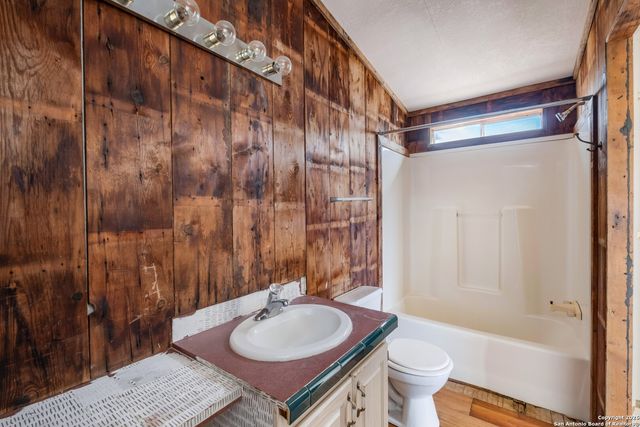 985 County Road 307, Jourdanton, TX 78026