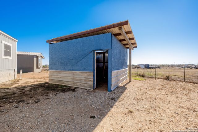 985 County Road 307, Jourdanton, TX 78026