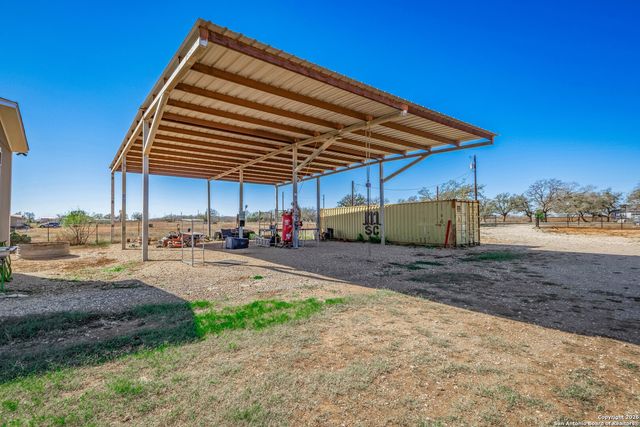 985 County Road 307, Jourdanton, TX 78026