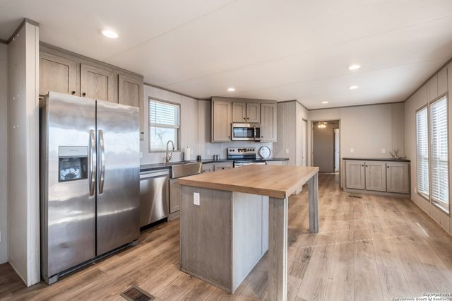 985 County Road 307, Jourdanton, TX 78026