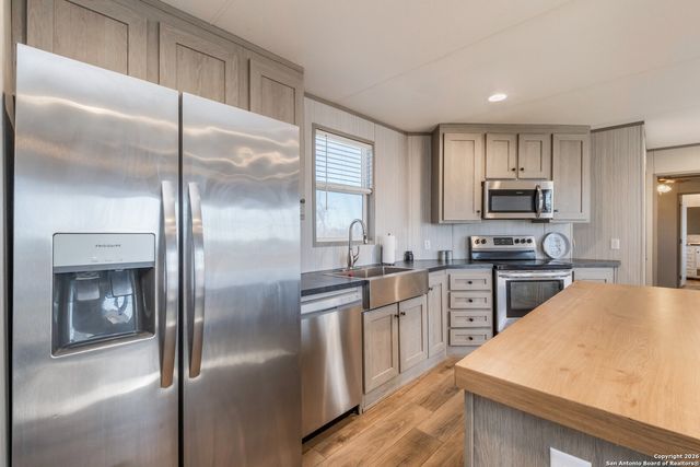 985 County Road 307, Jourdanton, TX 78026