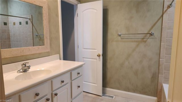 22 Dutchmans Pipe Cove, Greensboro, NC 27455