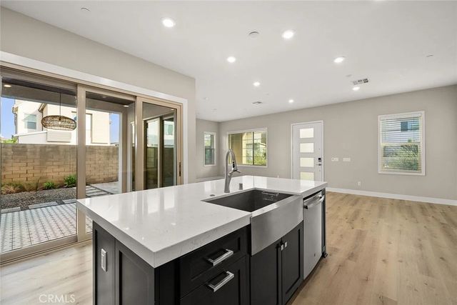 150 Scale, Irvine, CA 92618