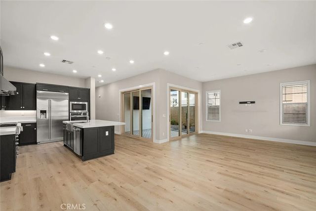 150 Scale, Irvine, CA 92618