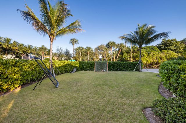 12385 COCONUT ROW Road, Palm Beach Gardens, FL 33410