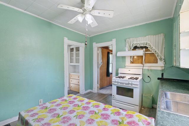 201 N Hinkley Avenue, Rockford, IL 61101