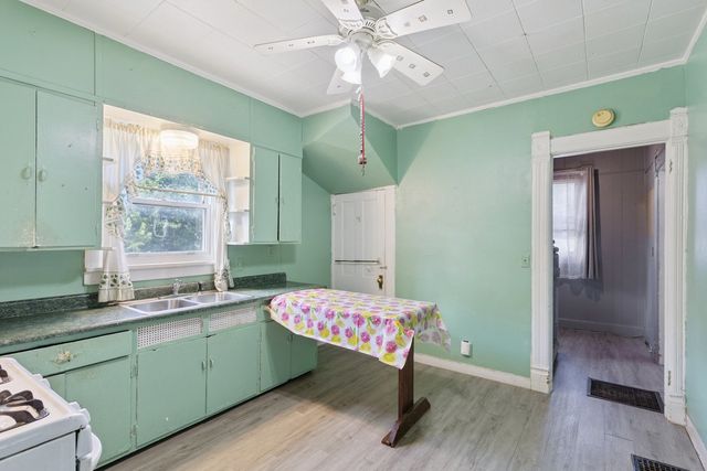 201 N Hinkley Avenue, Rockford, IL 61101