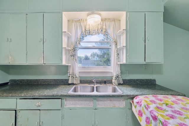 201 N Hinkley Avenue, Rockford, IL 61101