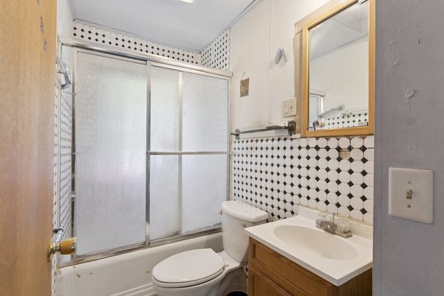 201 N Hinkley Avenue, Rockford, IL 61101