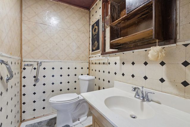 201 N Hinkley Avenue, Rockford, IL 61101