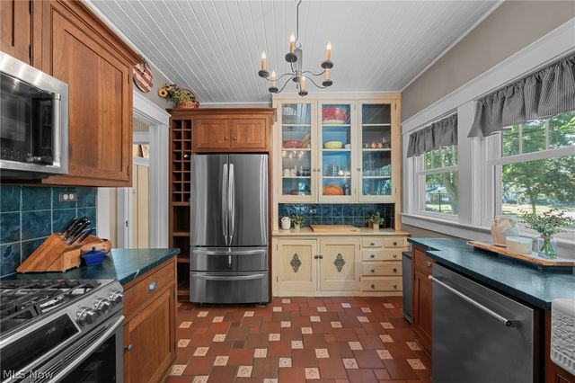 168 Castle Boulevard, Akron, OH 44313