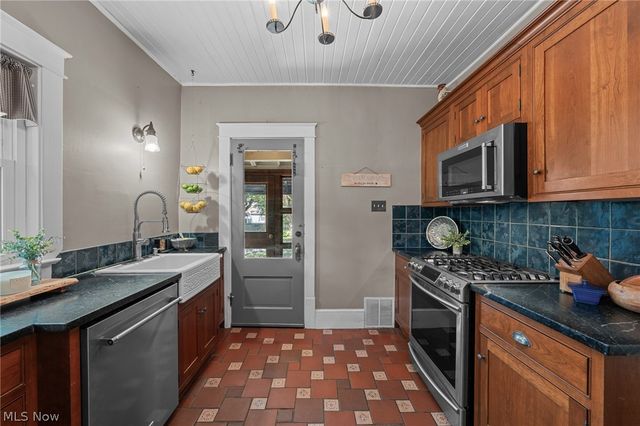 168 Castle Boulevard, Akron, OH 44313