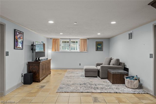 168 Castle Boulevard, Akron, OH 44313