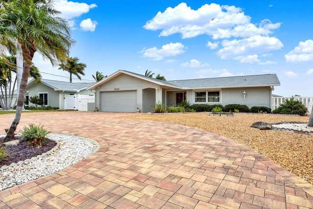 5675 BAYVIEW DRIVE, Seminole, FL 33772