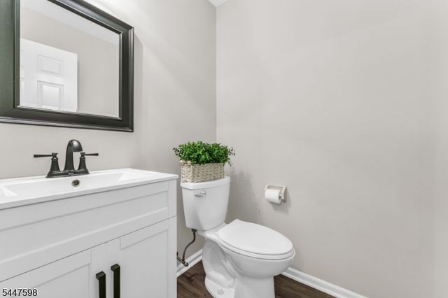 154 Leeds Ct 154, Madison Boro, NJ 07940