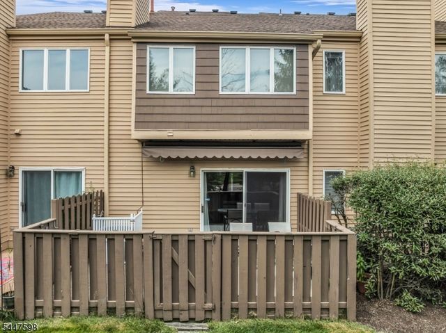 154 Leeds Ct 154, Madison Boro, NJ 07940