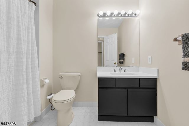 154 Leeds Ct 154, Madison Boro, NJ 07940