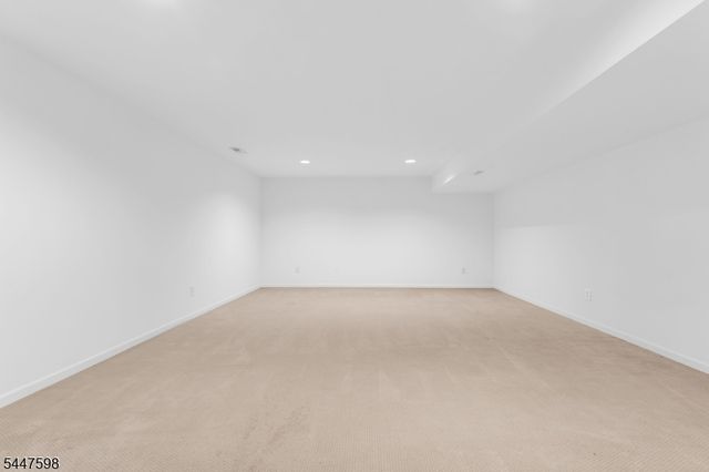 154 Leeds Ct 154, Madison Boro, NJ 07940