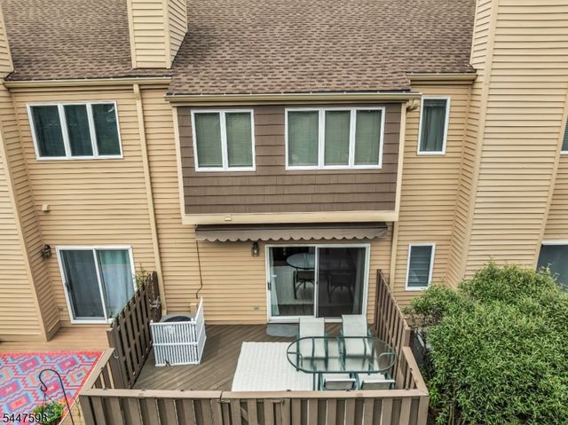 154 Leeds Ct 154, Madison Boro, NJ 07940