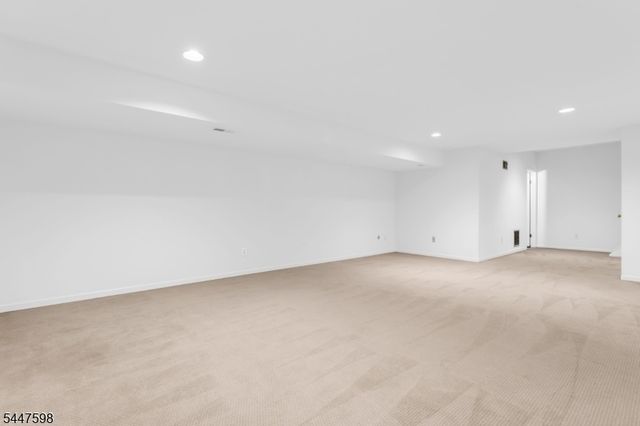 154 Leeds Ct 154, Madison Boro, NJ 07940