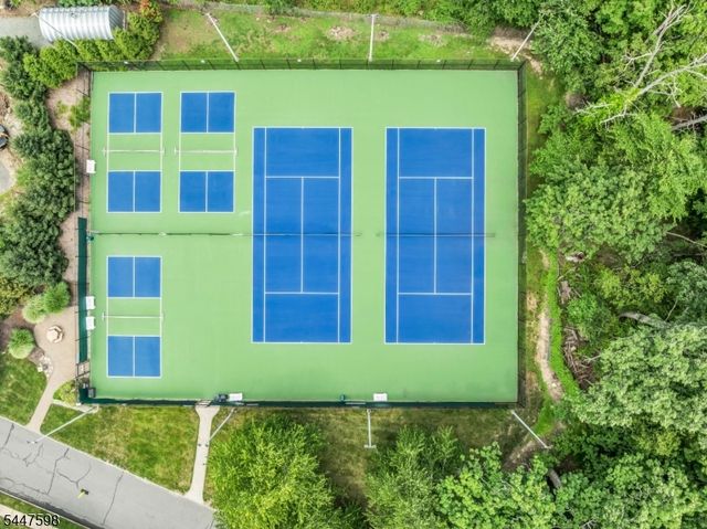 154 Leeds Ct 154, Madison Boro, NJ 07940