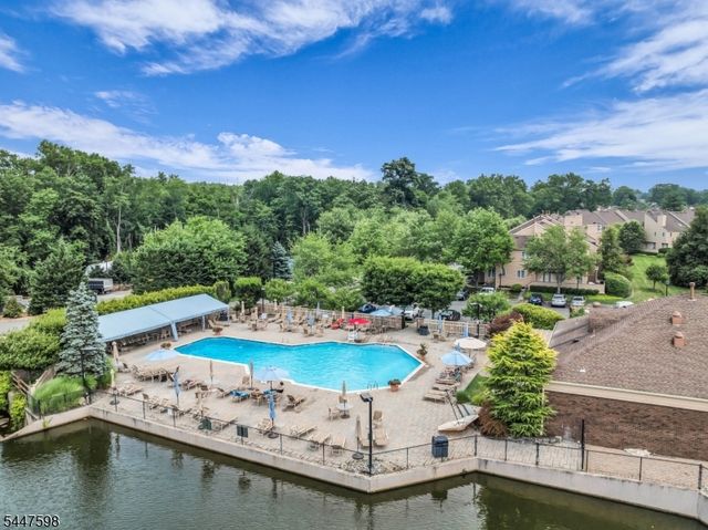 154 Leeds Ct 154, Madison Boro, NJ 07940